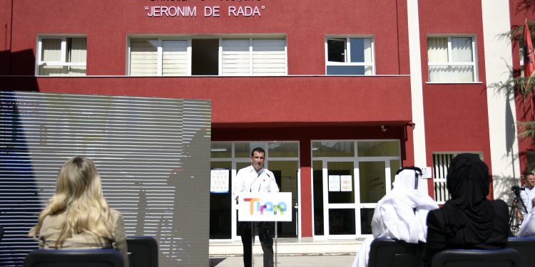 “JENI ALEATËT E MI”/ Veliaj letër urimi nxënësve të Tiranës: Më jepni kurajo për transformimin e qytetit tonë