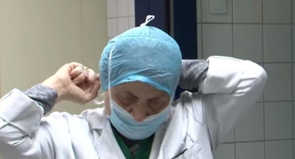 E TRISHTË/ Nuk hoqi dorë nga puna edhe pse në pension, COVID-19 i merr jetën kirurges së njohur në Shkodër