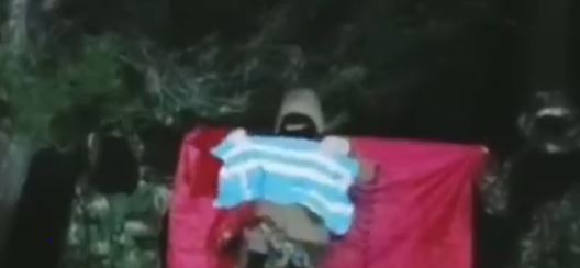 PAMJET/ Digjet flamuri grek në Ksamil nga persona të armatosur, të maskuar dhe me veshje ushtarake
