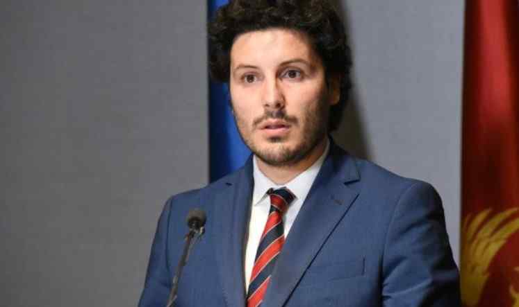 “NËNA E SKËNDËRBEUT ISHTE SERBE”/ Abazoviç kërkon falje në gjuhën shqipe: Ishte një lapsus, jam krenar që jam shqiptar