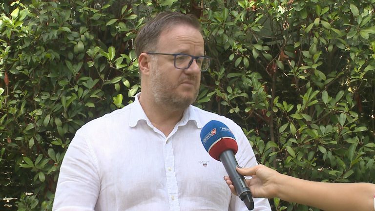KAOSI ME PASAPORTAT SHQIPTARE NË GREQI/ Zv.ministri i jashtëm: Këtë javë marrëveshje me Ministrinë e Brendshme. Qytetarët do pajisen…