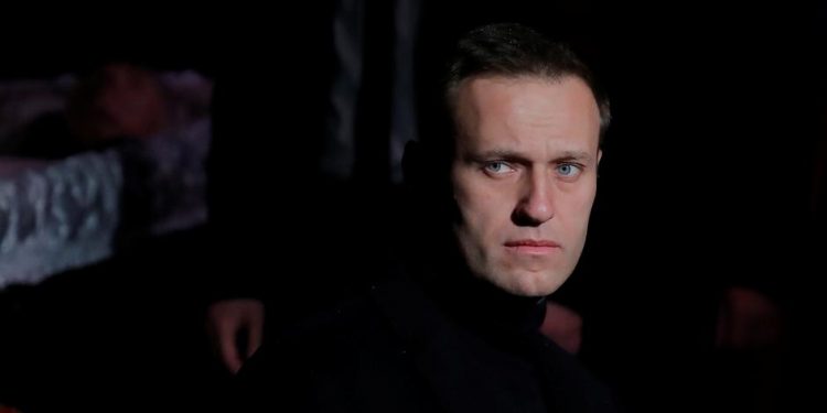 “VETËM ULËRISTE…”/ Si stjuardesat dhe mjekët luftuan mbi qiellin e Siberisë për të shpëtuar jetën e Navalny. BBC rindërton skemën