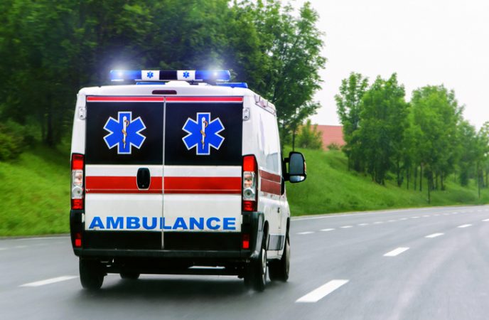 TRAGJEDI NË FAMILJEN SHQIPTARE NË ITALI/ Humbi kontrollin e makinës dhe u përplas me murin, plagoset babai vdes i biri 10 vjeç