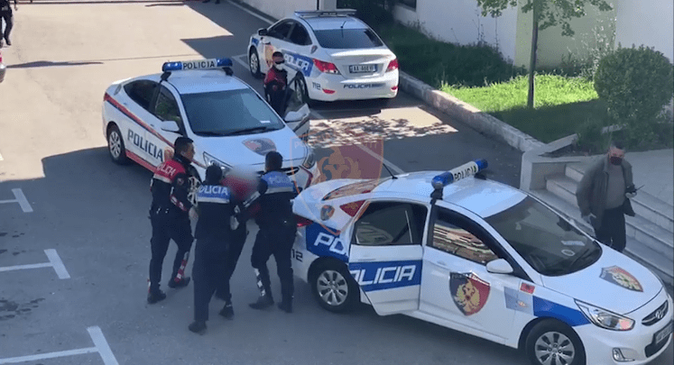 I MORI 16 MIJË EURO TË RIUT DUKE E KËRCËNUAR DHE…/ Ndalohet 26-vjeçari në Tiranë, nën hetim bashkëpunëtorja e tij