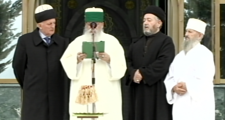 BESIMTARËT BEKTASHIANË FESTOJNË “DITËN E HASHURES”/ Baba Mondi: Zoti i bekoftë shqiptarët, shpresojmë t’i kthehen riteve