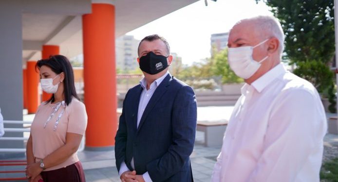VITI I RI SHKOLLOR NË KOHË PANDEMIE/ Balla nga Elbasani: Ata që bëjnë politikë me këtë situatë, kanë mungesë intelekti