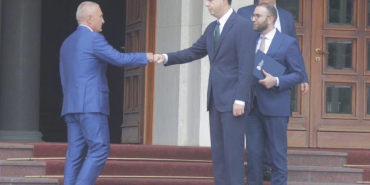 PLANI I METËS PËR KRYEMINISTËR/ PD: Është diversion i Ramës, nuk e heq dot Metën nga Presidenca ai