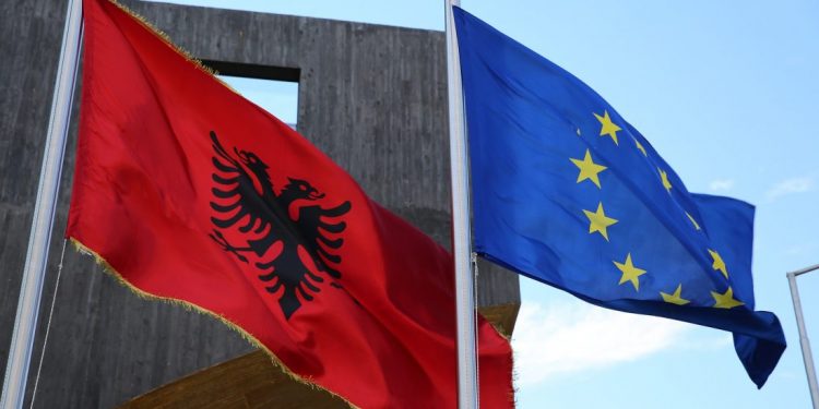KONFIRMON GRECO: Shqipëria, gati të fillojë negocimin e kapitujve të anëtarësimit me BE-në