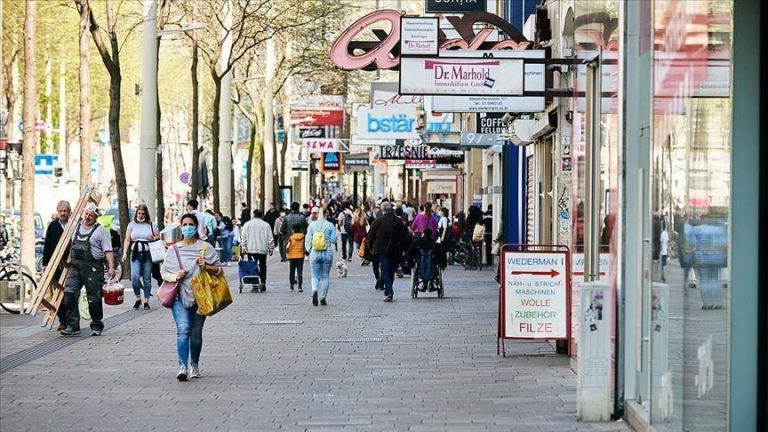 RRITJA E RASTEVE ME COVID-19/ Austria shtrëngon masat: Prej 14 shtatorit rregulla të reja për maskat dhe tubimet