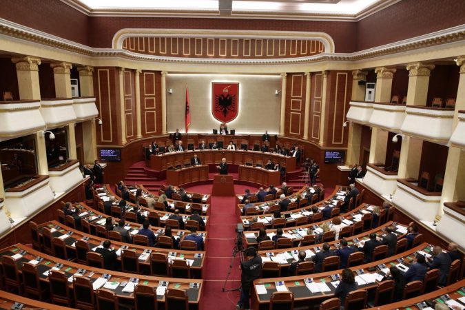 PËRZGJEDHJA E ANËTARËVE TË KQZ/ Kuvendi miraton Komisionin e Posaçëm Parlamentar, ja 6 përfaqësuesit