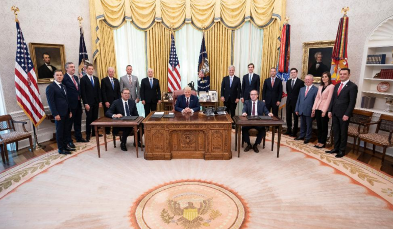 “TJETËR NËNSHKRIM I MADH”/ Shtëpia e Bardhë për marrëveshjen e 4 shtatorit: Trump bëri bashkë Kosovën dhe Serbinë