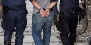 U KAPËN DUKE TRANSPORTUAR 4 EMIGRANTË TË PALIGJSHË/ Arrestohen dy të rinj në Korçë (DETAJET)