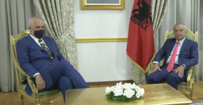 RAMA MBËRRIN NË PRESIDENCË/ Fillon takimi me Metën për DATËN E ZGJEDHJEVE (FOTO)