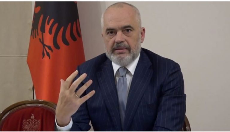 “MIJËRA BIZMESE DHE…”/ Rama publikon VIDEON nga kantieri i ujit dhe ‘thumbon’ banorët e Kamzës: Votuan symbyllur PD-në për 30 vite