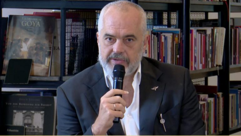 PAS MJEKËVE/ Rama premton rritje pagash edhe për mësuesit: Shumë shpejt! Jo më heqje nga puna siç fryn era!