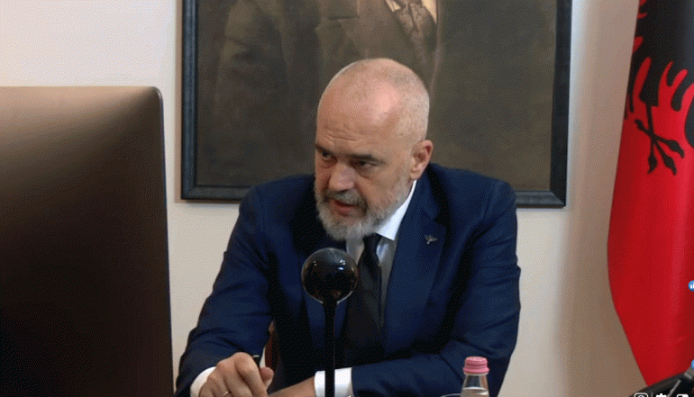 REPLIKAT/ Rama me komentuesit: Ke rënë në grepin e politikanëve që gjuajnë për trupeshq! E di ti xhan sa operacione…