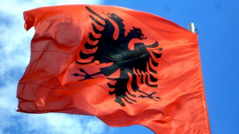 LAJM I MIRË/ Shqiptarët në Mal të Zi mund të përdorin SIMBOLET KOMBËTARE