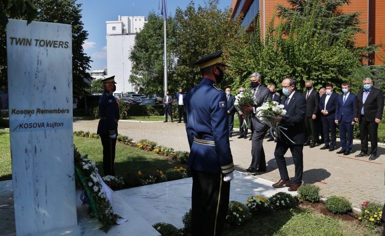 NDERON VIKTIMAT E 11 SHTATORIT NË SHBA/ Hoti: Sulmi terrorist nuk ishte vetëm ndaj popullit amerikan, por edhe Kosovës