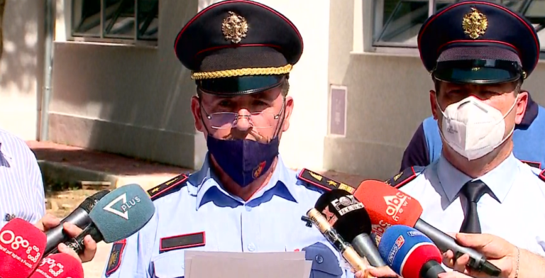 SITUATA E COVID-19/ Policia e Shtetit apel prindërve: Shmangni grumbullimet jashtë shkollave, do shtohen patrullat
