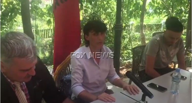 JA SA E MBËSHTESIN/ Kujtim Gjuzi mbledh bazën në Tropojë, prezanton skenarin e daljes nga kriza
