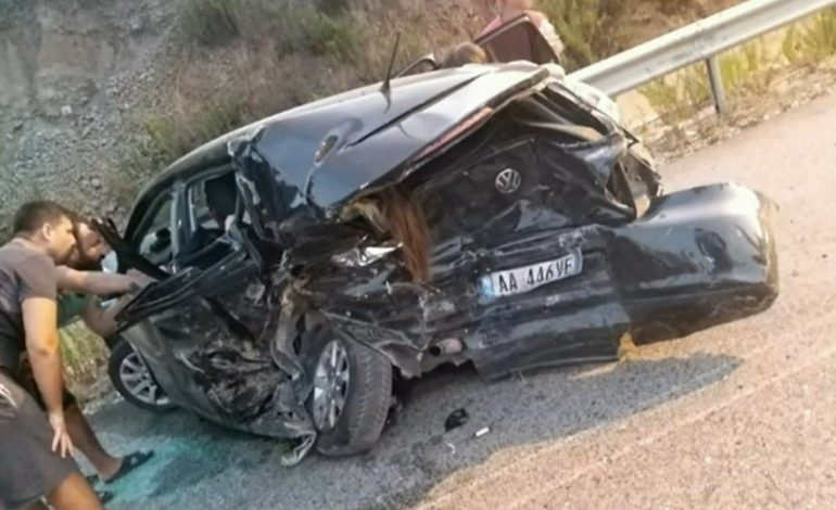 PAMJET NGA VENDNGJARJA/ “Benzi” përplas “Smart-in” në dalje të Tunelit të Elbasanit, plagosen 4 vajza. Njëra…