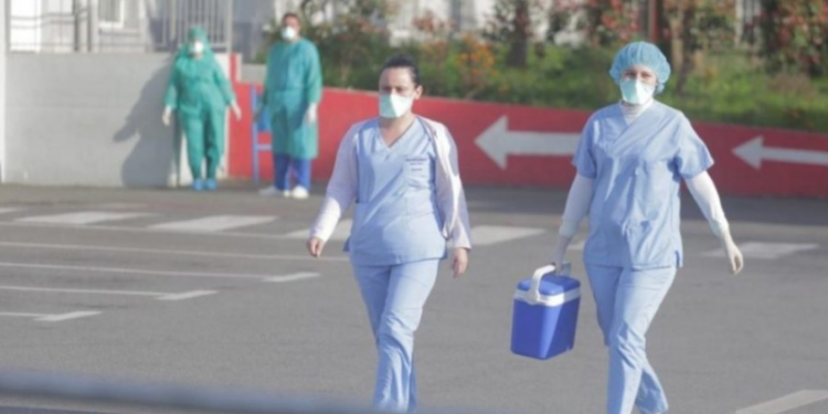 COVID-19/ Shtohen fëmijët e prekur në Shqipëri, mjekët: Nuk ka asnjë virozë tjetër në qarkullim