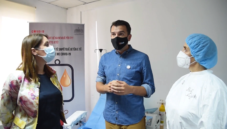 VIDEOLAJM/ Momenti kur Erion Veliaj dhuron plazmën e gjakut për personat e prekur nga COVID-19
