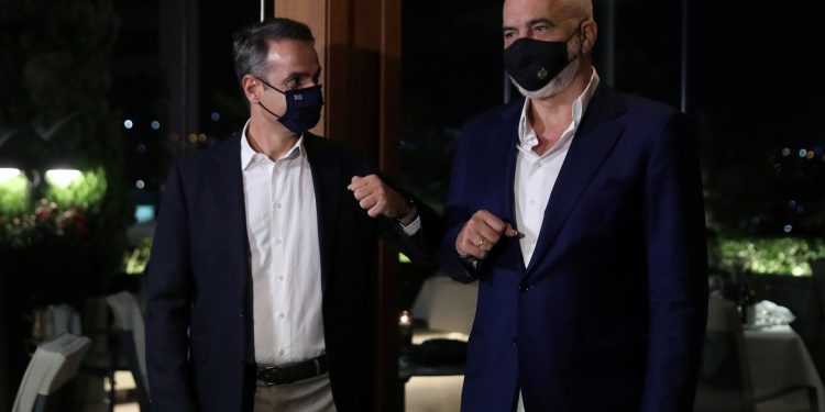 E KONFIRMON ZAEV/ Greqia e gatshme të furnizojë Shqipërinë dhe Maqedoninë e Veriut me vaksinën COVID-19