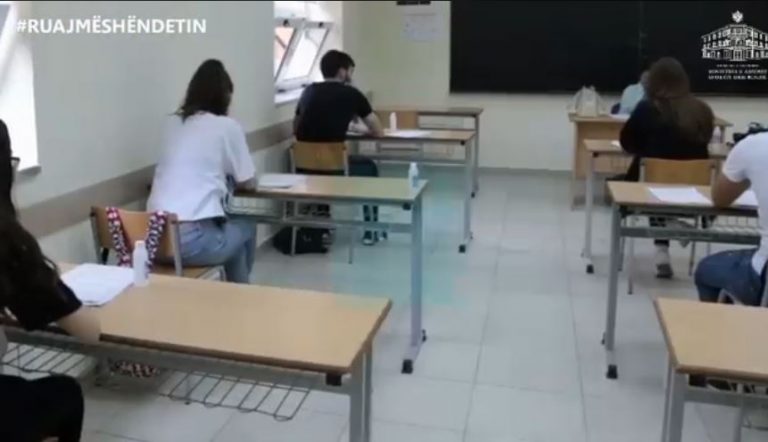 “RREGULLA STRIKTE NË SHKOLLA”/ Shahini publikon VIDEON: Ja si do të jetë qëndrimi në klasa gjatë mësimit