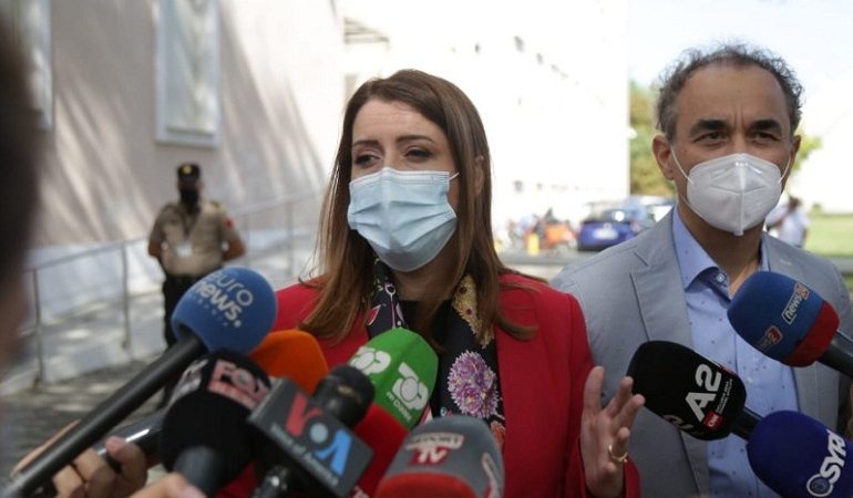 PROTESTA E MJEKËVE/ Ministrja Manastirliu: Do të ngrihen grupe pune mes sindikatës dhe ministrisë për 4 kërkesat…