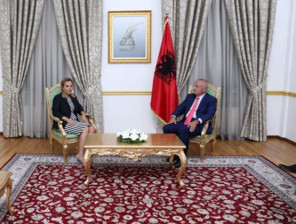 PASI TAKOI METËN NË PRESIDENCË/ Kryemadhi: Vizitë e rrallë e imja, zgjedhjet duhet t’i kishe mbajtur që kur dogjëm mandatet