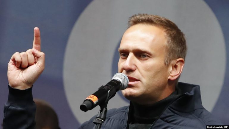 “HELMI ËSHTË GJETUR NË…”/  Navalny thirrje Moskës: Më jepni rrobat, janë prova të rëndësishme