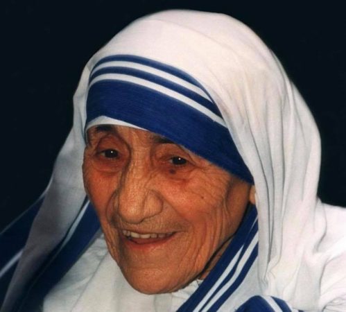 DITA E SHENJTËRIMIT TË NËNË TEREZËS/ Mesazhi i Ruçit: Lartësia e përulur, nobelistja shenjtore që bashkon tokësoren me hyjnoren