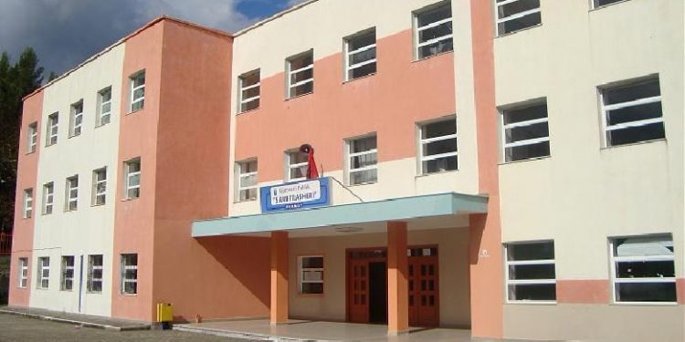 “MËSIMI…”/ Tre mësues infektohen me COVID-19 në gjimnazin “Sami Frashëri” në…