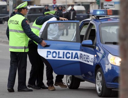 KONTROLLE NGA POLICIA RRUGORE/ Arrestohen 5 shoferë për shkelje të rregullave të qarkullimit, pezullohen 42 leje drejtimi në 24 orët e fundit