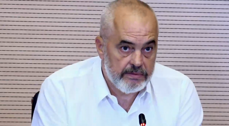 KUSHTET E REJA NË SHKOLLA/ Rama: Në asnjë rast më shumë se 20 nxënës në klasë. Një person i dedikuar nga shëndeti publik pranë shkollave