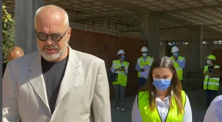 RINDËRTIMI/ Ahmetaj i kujton akuzat e opozitës për shkollat, Rama: Lëri mo, ata s’kanë punë tjetër