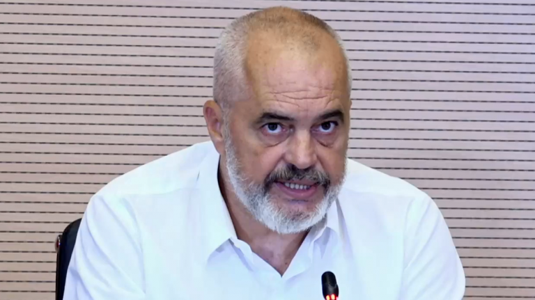 “ÇDO KUSH KA PËRGJEGJËSI”/ Rama: Prindërit dhe mësuesit të sillen si misionarë humanistë, të ndihmojnë nxënësit të respektojnë rregullat e COVID-19
