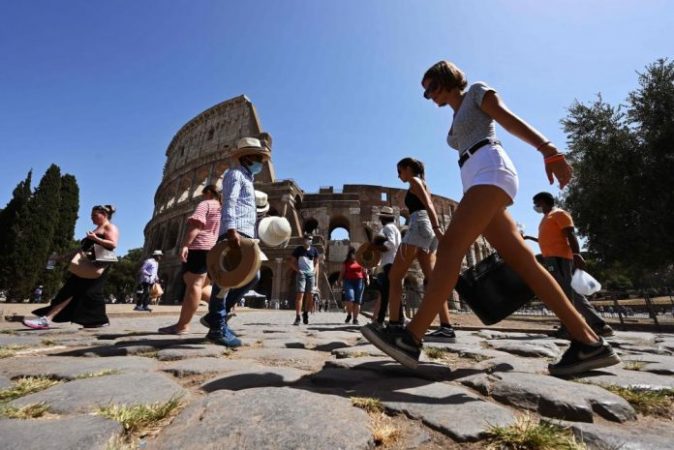 COVID-19/ Italia drejt zgjatjes së masave