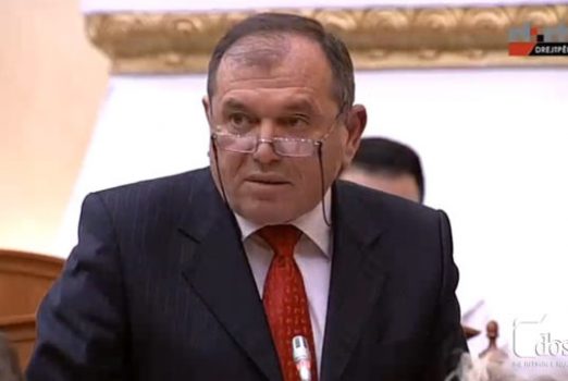 U INFEKTUA NGA COVID-19/ Deputeti Enver Roshi rrëfen në Kuvend betejën me koronavirusin: Situata ime ishte shumë kritike