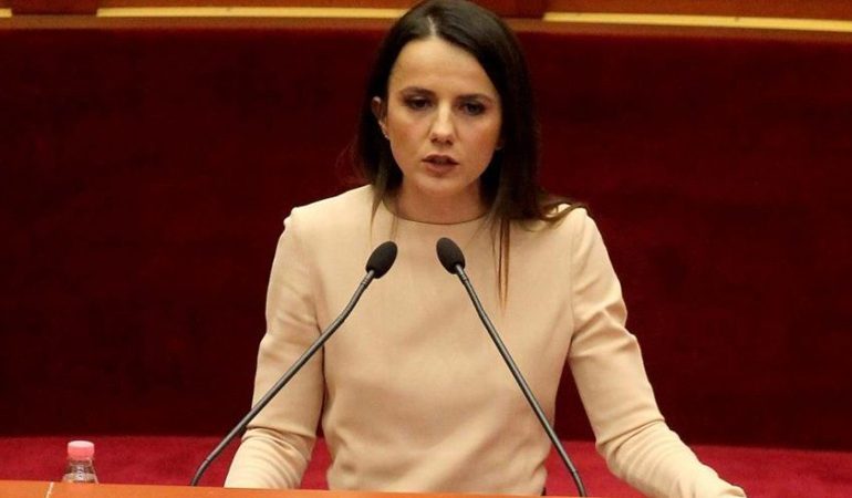 KËRKON MBLEDHJE NË…/ Zbulohen propozimet e Rudina Hajdari për Këshillin Politik