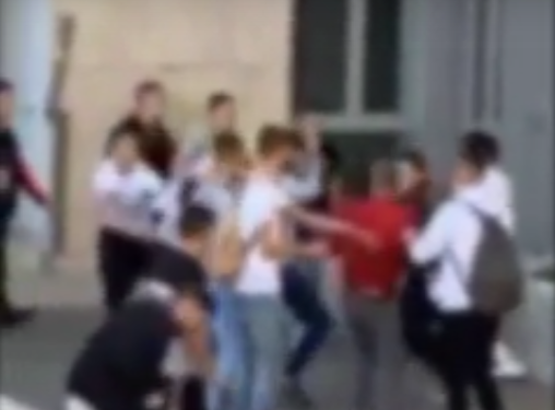 SHERR NË ELBASAN/ Katër të rinj konfliktohen me leva