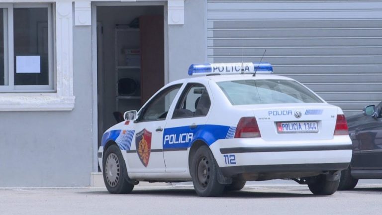 E RËNDË/ Gjendet i vdekur roja i një auto-servisi në autostradën Tiranë-Durrës. Dyshimet e para të policisë