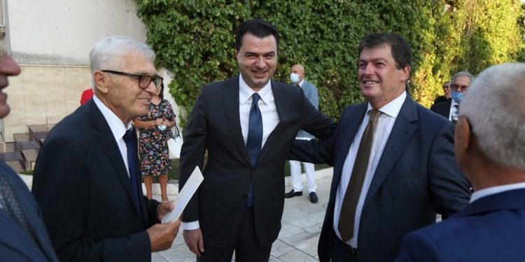 “PARTITË JANË KAZERMA POLITIKE”/ Bamir Topi “zbutet” me Bashën: Rama po tenton t’i mbajë në lojën e tij