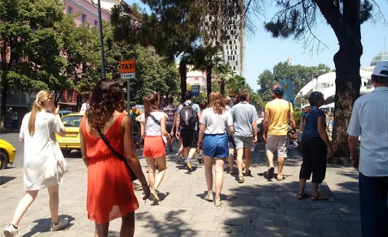 “FREKUENTIMI I…”/ Zbardhen zonat Covid në Tiranë, 5 vatrat e nxehta të virusit