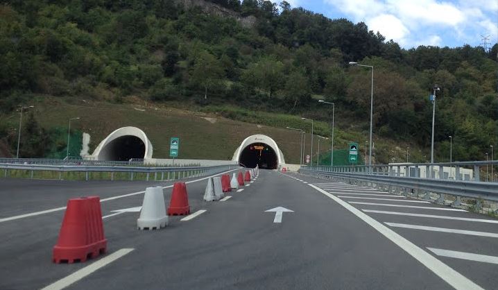 DENONCIMET E PD PËR RRUGËN TIRANË-ELBASAN/ Reagon kompania “Inerte Express”: Po na cenohet imazhi. S’kemi bërë presion…