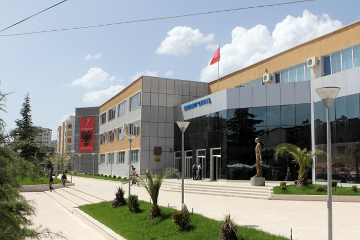 MBYLLEN 13 DEGË/ Korrupsioni i lartë i pedagogëve ul besueshmërinë e Universitetit të Elbasanit: Do diplomojë vetëm infermierë
