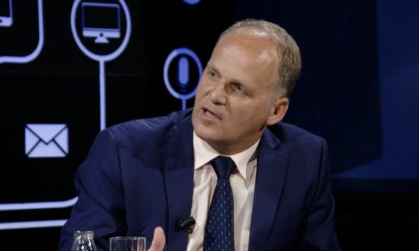 “VJESHTA MUND TË JETË E PAPARASHIKUESHME”/ Apeli i mjekut infektolog: Ende nuk e dimë…