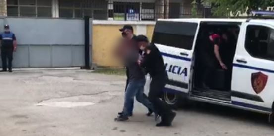 BRAKTISI MJETIN ME KLANDESTINË/ Arrestohet 37- vjeçari në Pogradec, nuk kishte as leje drejtimi