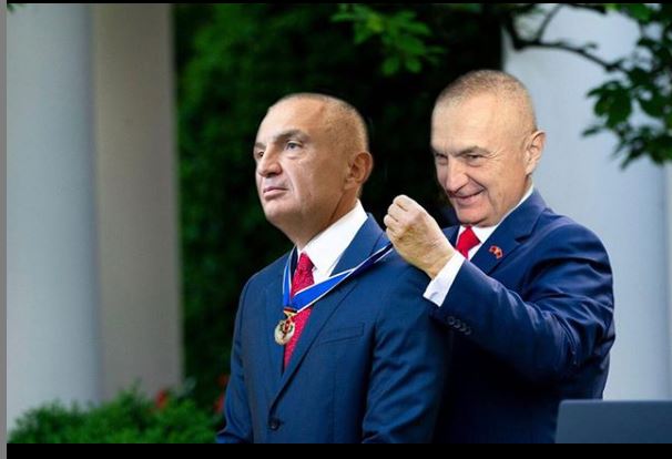 FOTOLAJM/ Rama tallet me Metën: Komplimenta autorit kushdoqoftë (DEKORATA VETES)